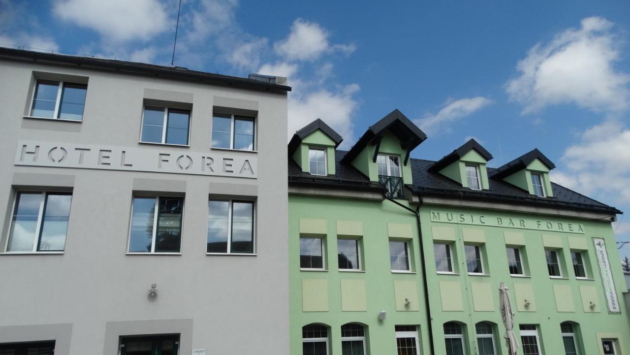 Hotel Forea Lanskroun Bagian luar foto