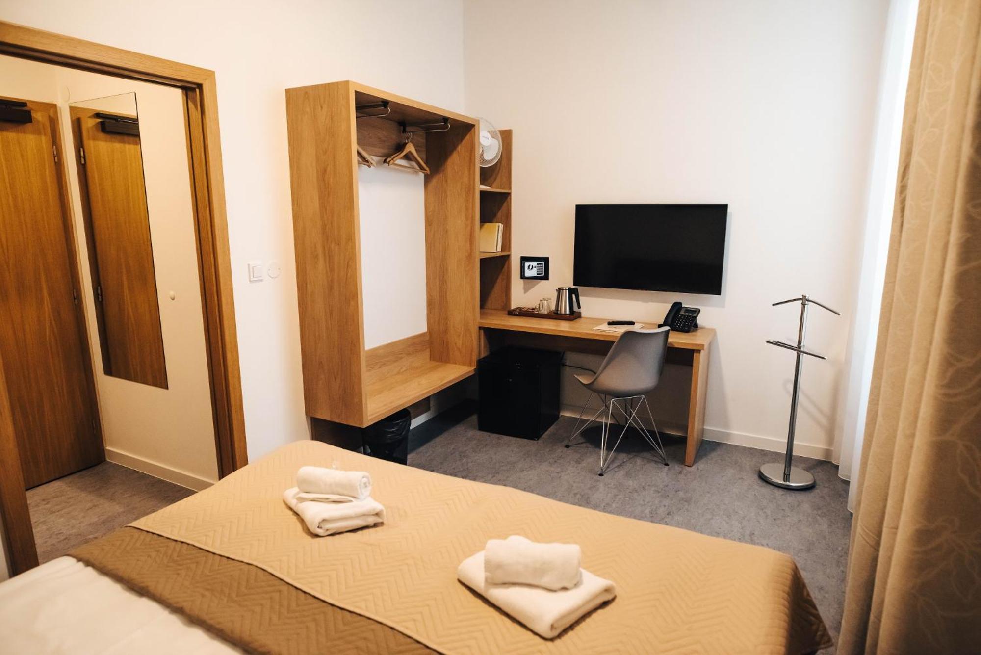 Hotel Forea Lanskroun Bagian luar foto
