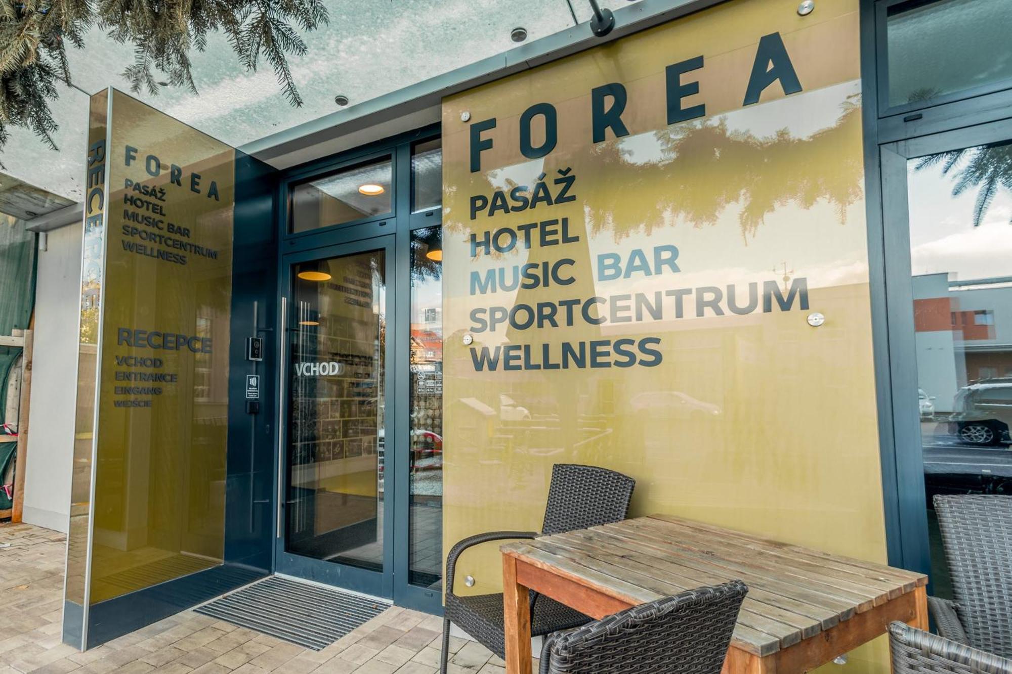 Hotel Forea Lanskroun Bagian luar foto
